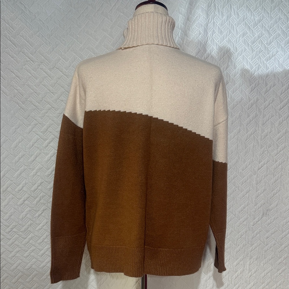 Philosophy Two-Tone Turtleneck Sweater in Cream and Brown - Picture 2 of 3